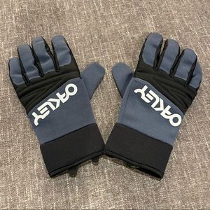 NWOT!! Men’s Oakley Performance Fit Gloves Size L